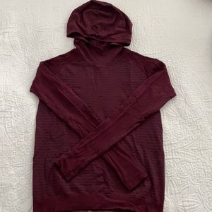 Lululemon lightweight pull over with hood